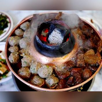 (爱情就像火锅的句子)爱情就像火锅，越热烈越美味，越久烧越香浓